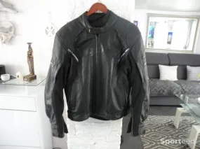 BLOUSON MOTO CUIR NOIR  d'occasion Ajouté le : 21/05/2024