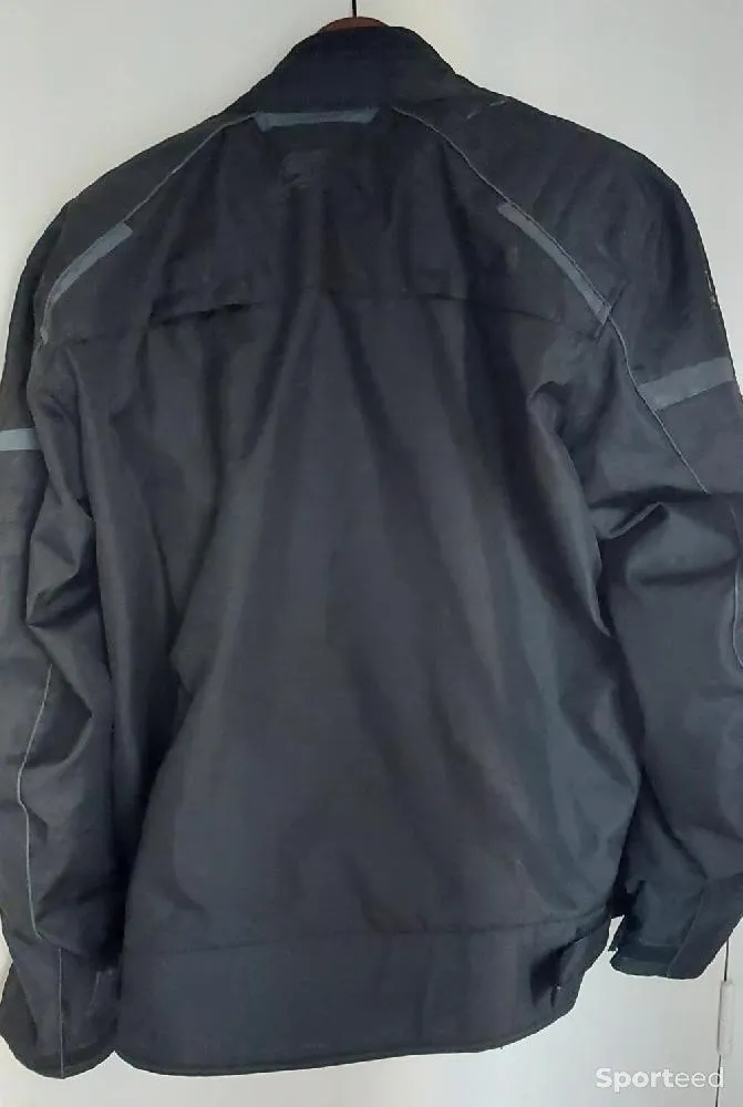 Blouson  neuf Ajouté le : 17/11/2022