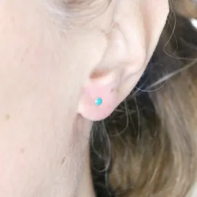 Boucles d'oreilles puces minimalistes en argent 925/1000 et résine turquoise collection niji