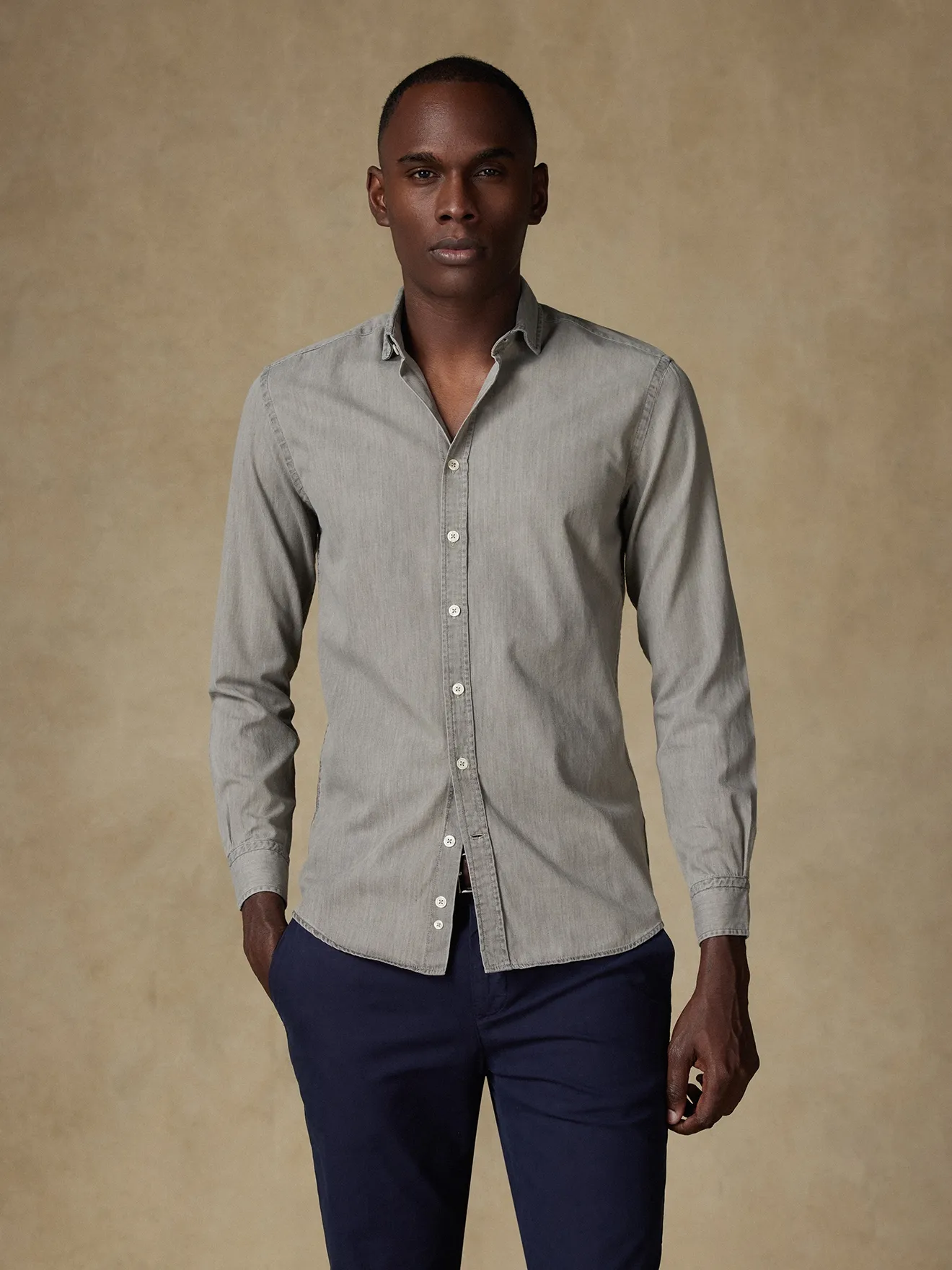 Chemise cintrée Darcy en denim grège  - Grande longueur de manches