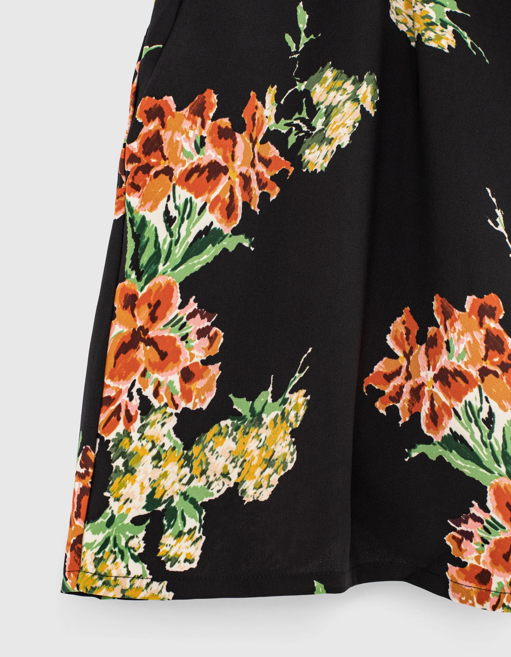 Combinaison en twill noir imprimé bouquet de fleurs femme