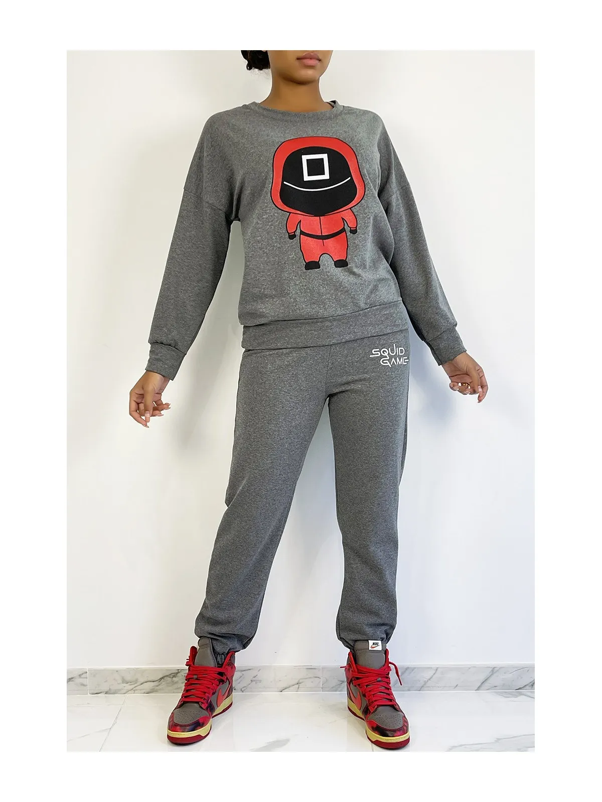Ensemble jogging anthracite avec dessin et écriture SQUID GAME