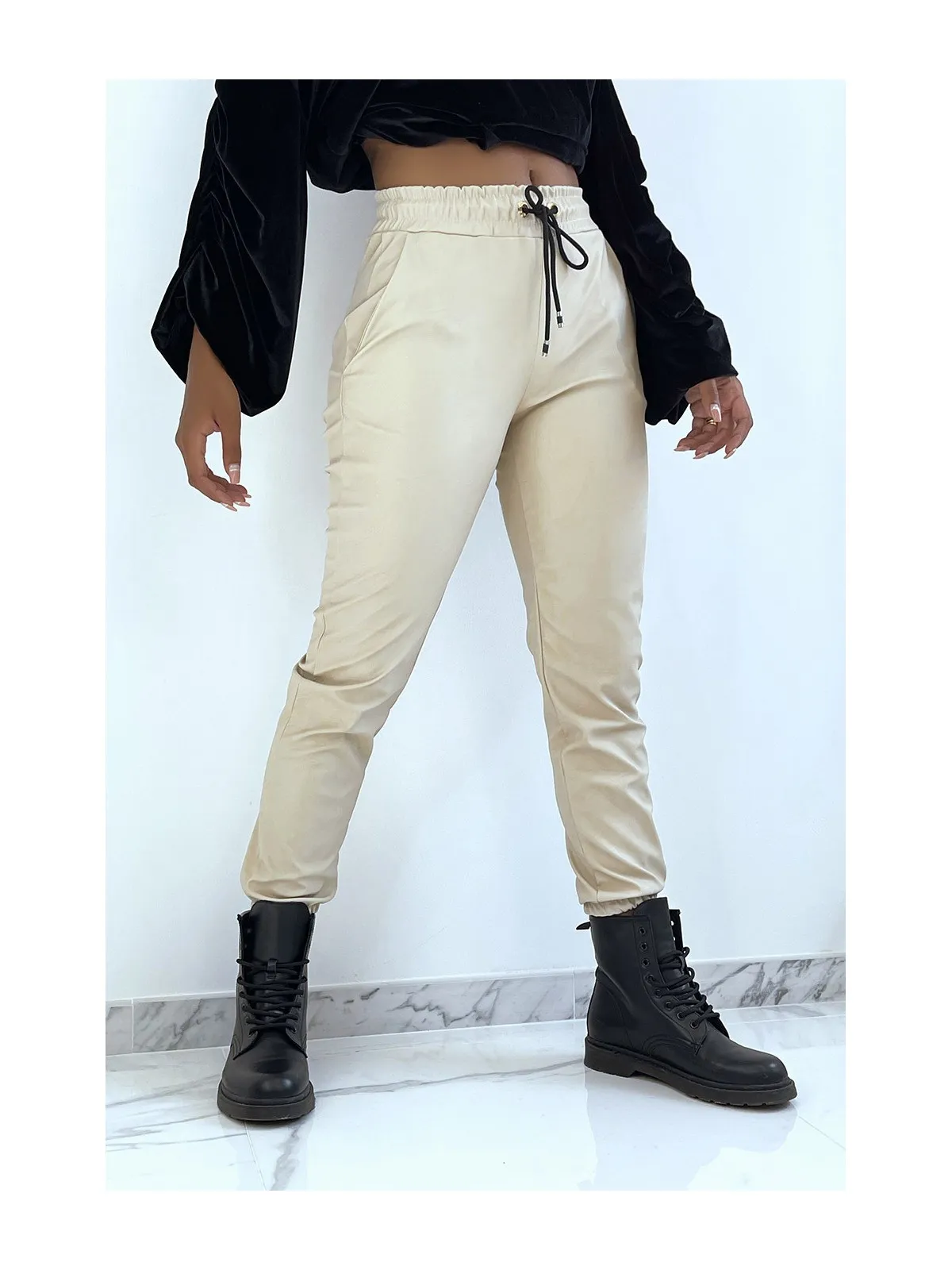 JoBJing en simili beige avec poches. Jogging femme fashion
