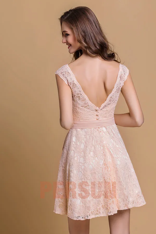 Robe de cocktail rose pastel courte dentelle dos V échancré