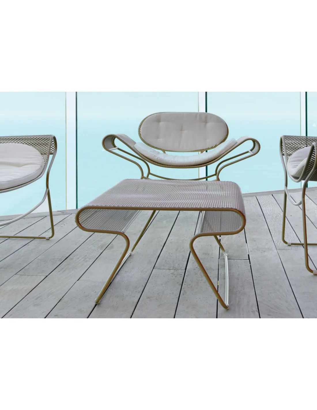 Table basse de jardin blanc ou taupe swell design karim rashid