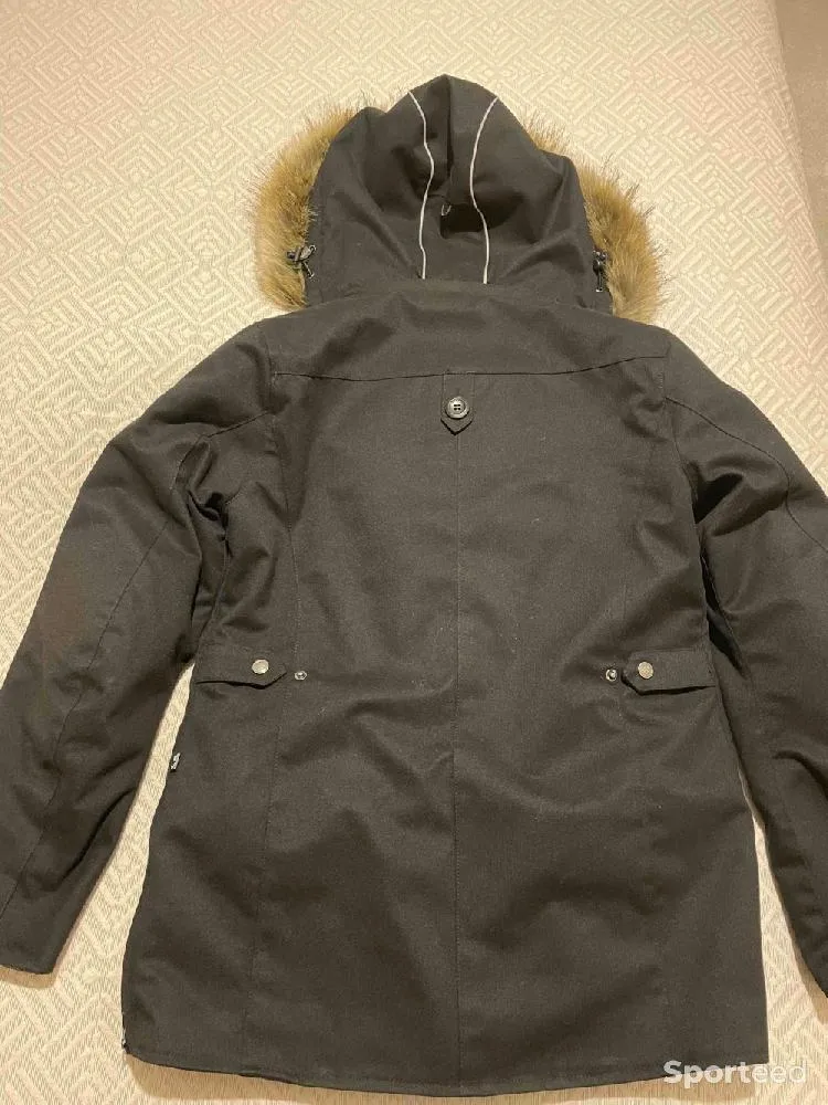 Vends blouson moto femme neuf Ajouté le : 13/11/2022