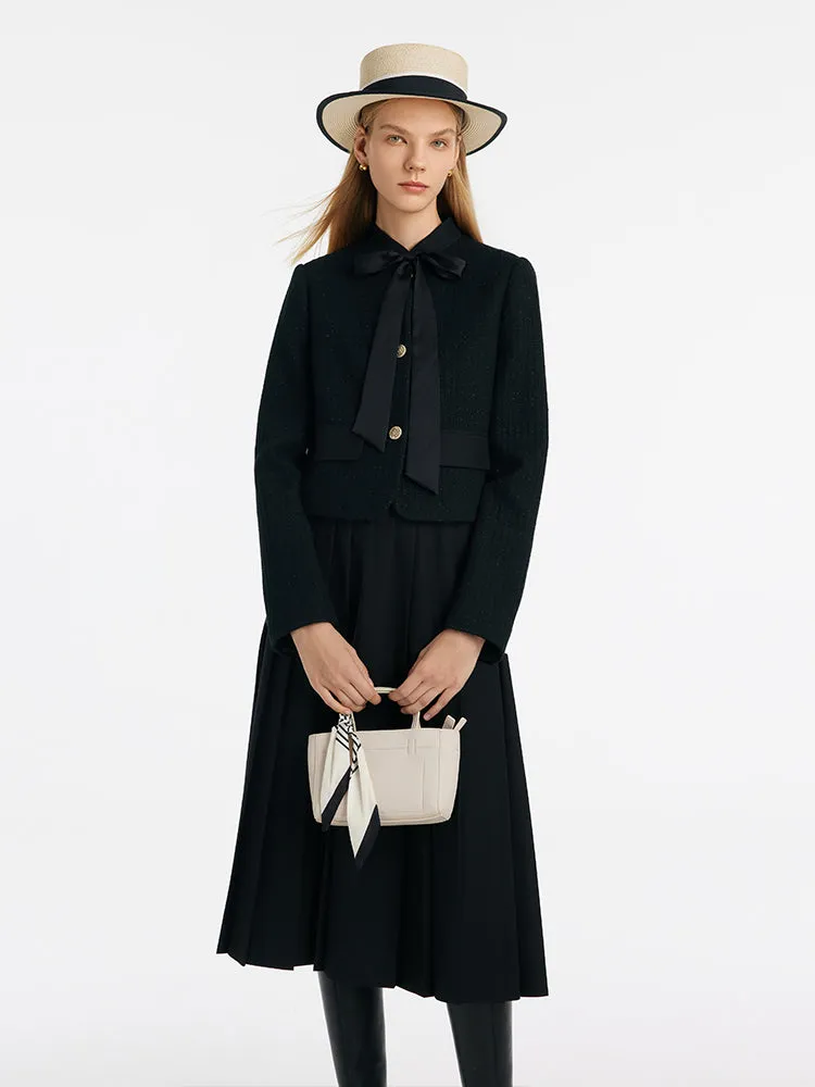 Veste courte avec rabats et demi-jupe, costume deux pièces